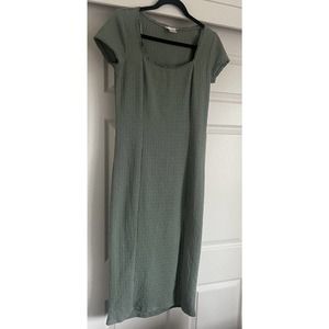 Urban Romantics Lt Green MIDI Dress Front Slit, Square Neck, Sz Lg. Great Color